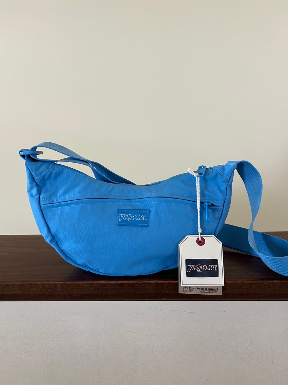 JanSport Unphased Soft Nylon
Crossbody Bag - Azul Blue